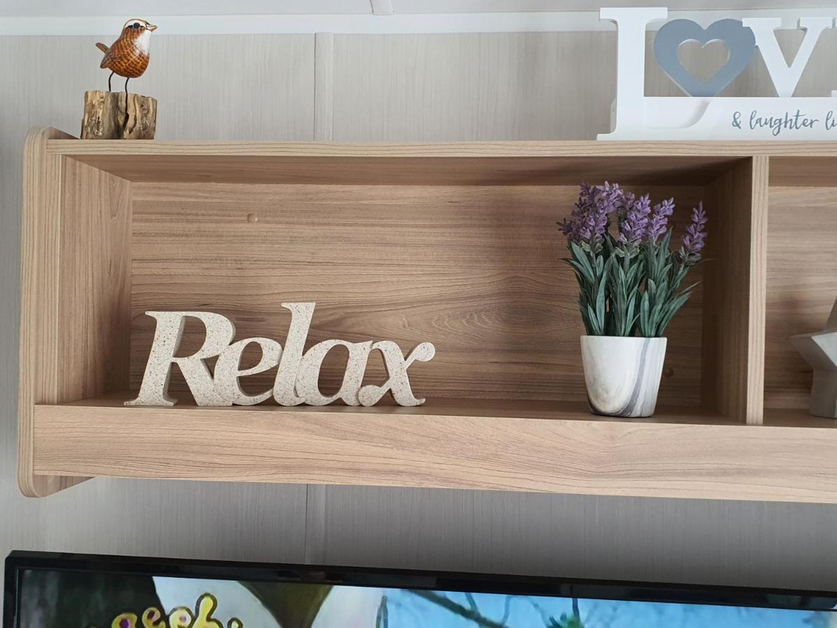 Premium Accommodation With Luxury Hot-Tub And Decking Area, Near Fantasy Island Ingoldmells Eksteriør bilde