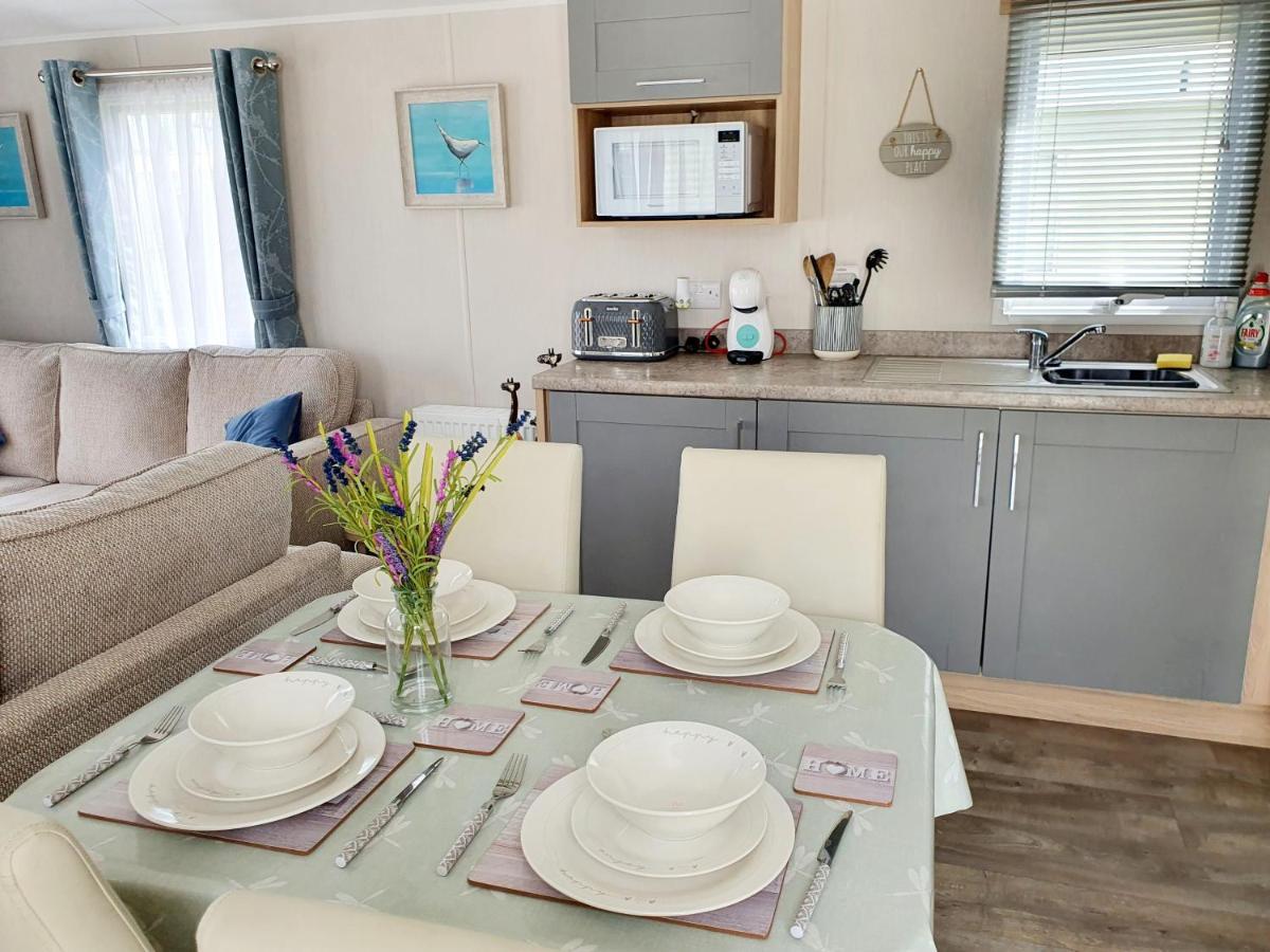 Premium Accommodation With Luxury Hot-Tub And Decking Area, Near Fantasy Island Ingoldmells Eksteriør bilde