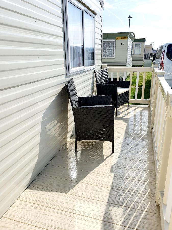 Premium Accommodation With Luxury Hot-Tub And Decking Area, Near Fantasy Island Ingoldmells Eksteriør bilde